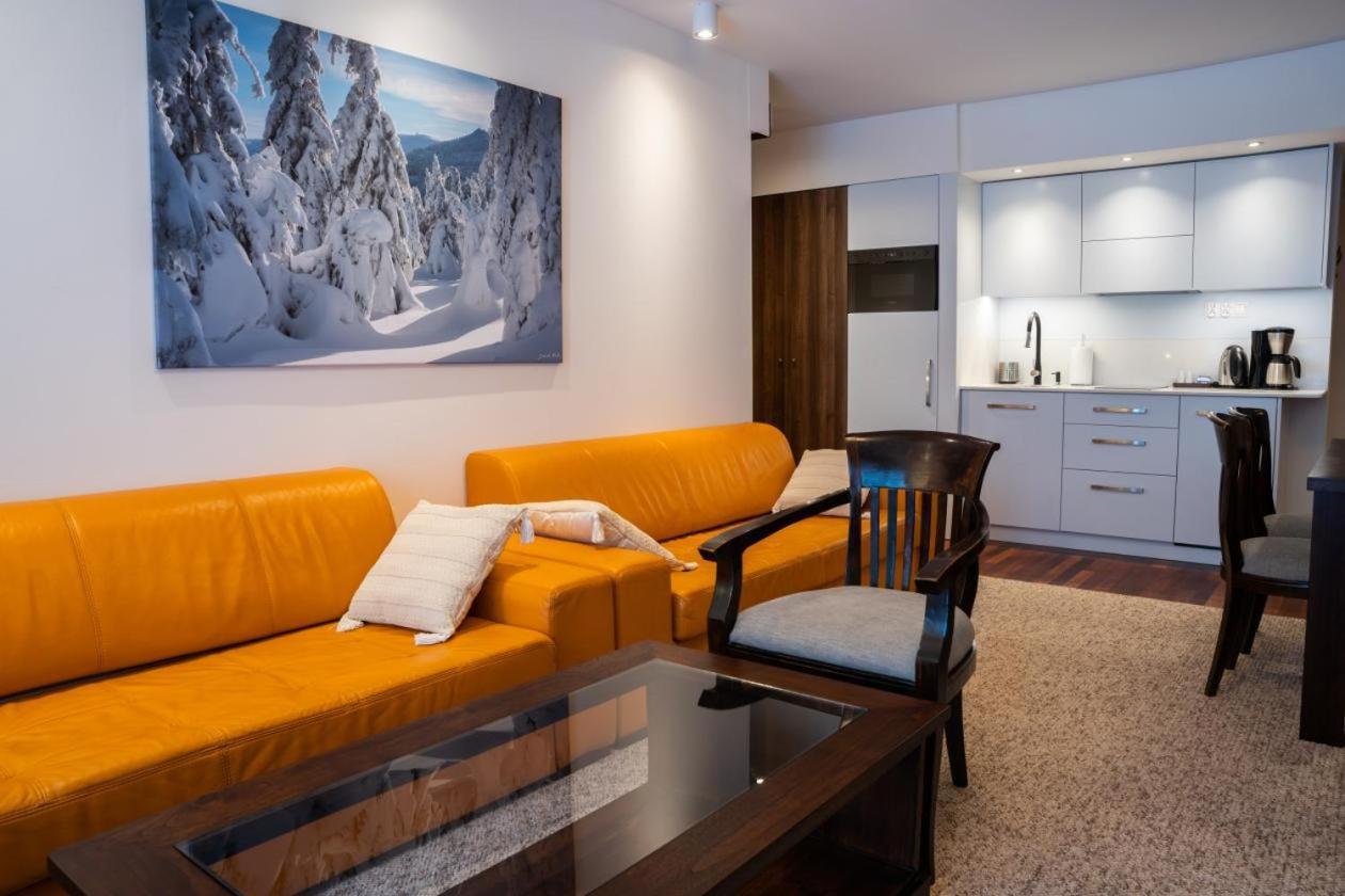 Apartamenty Lola ชกลาร์สกา ปอเรมบา ภายนอก รูปภาพ