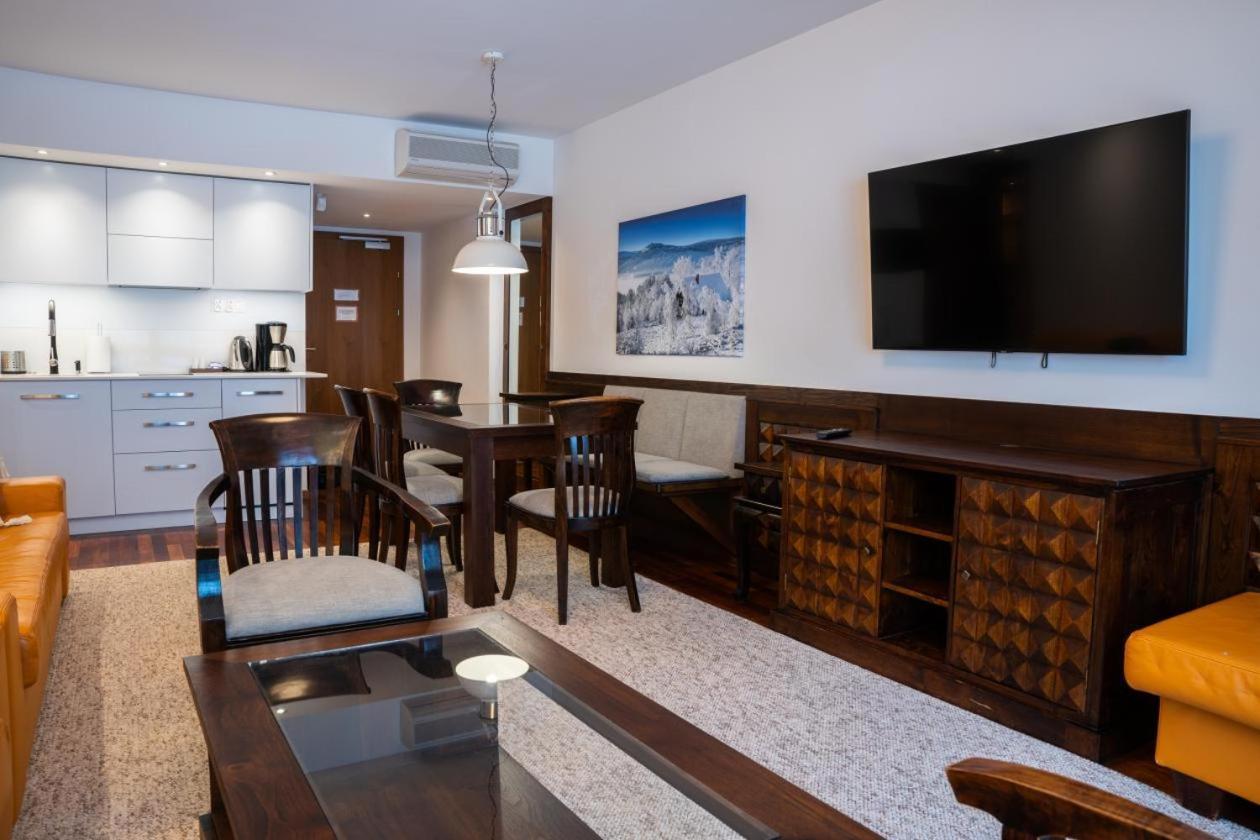 Apartamenty Lola ชกลาร์สกา ปอเรมบา ภายนอก รูปภาพ